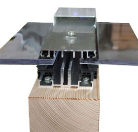 Flache Terrassenueberdachung mit Glas selber bauen
