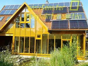 Fassadenverglasung mit Systemprofilen und Dreifachglas